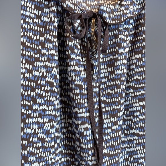 LOFT Women’s Dot Printed Sleeveless Tank Top With Ruffle V- Neck Tie Size Medium - Picture 3 of 4